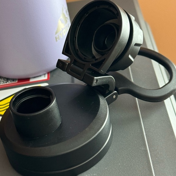 Hydrapeak Lilac 24 oz Stainless Steal Bottle - Picture 3 of 7